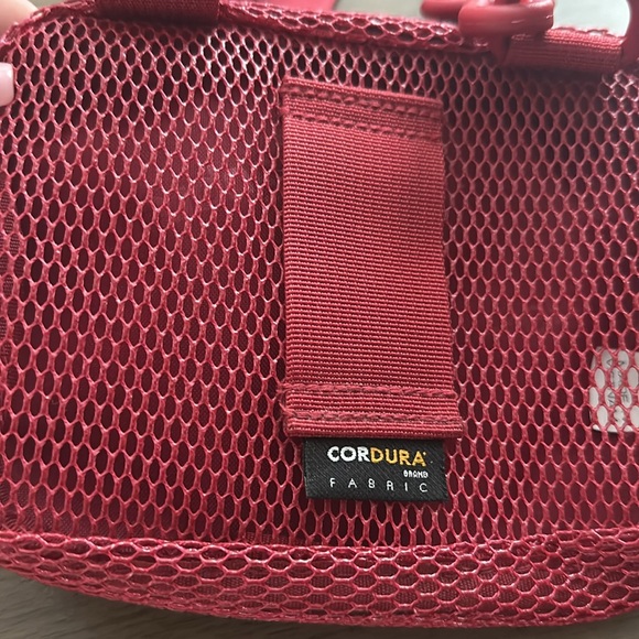 Supreme Small Shoulder Bag - Picture 4 of 8